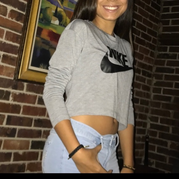 Nike crop top - Picture 2 of 2